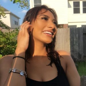 Meet your Posher, Diana